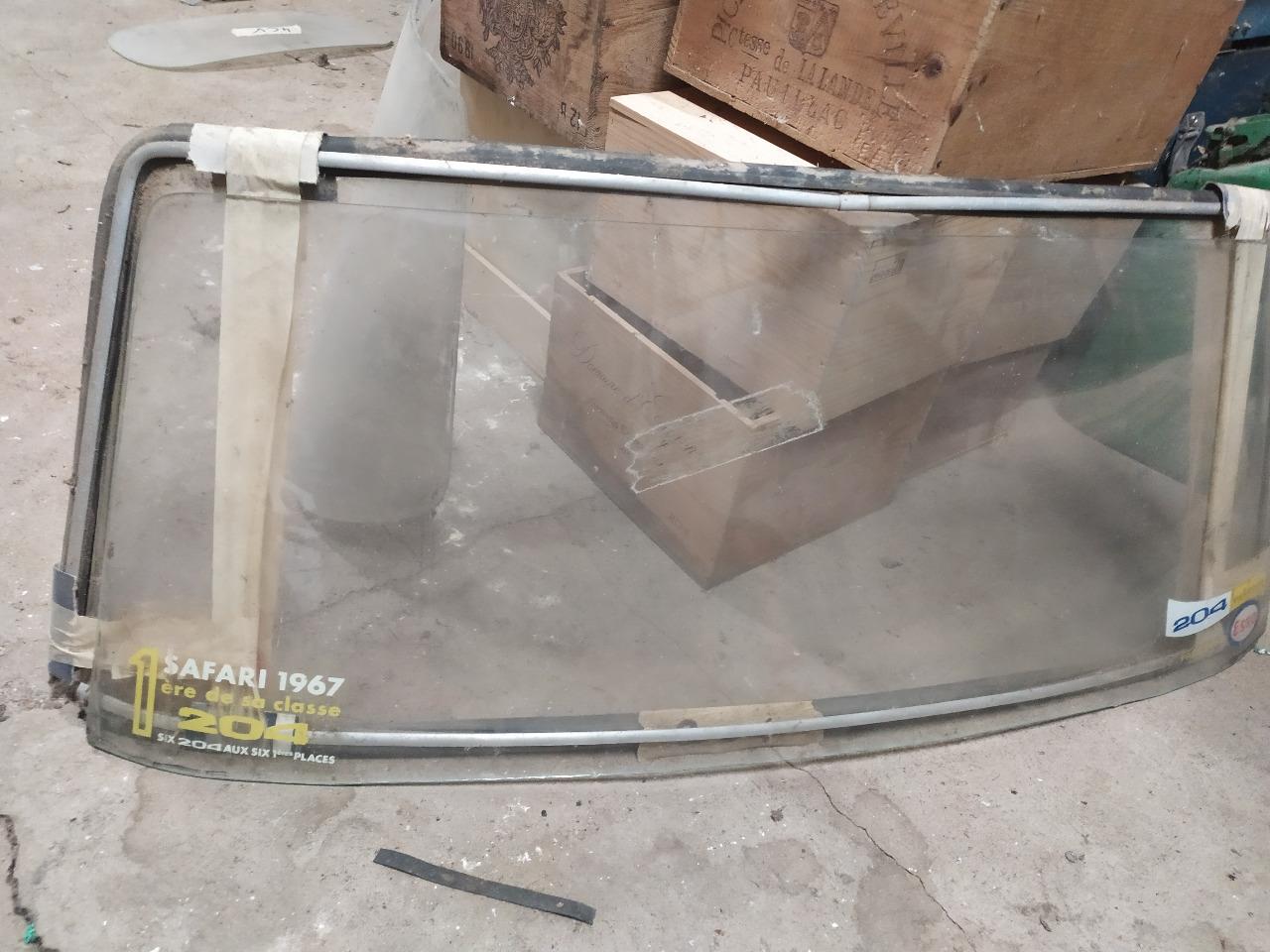 Pièces PEUGEOT 204 par brise et lunette LesAnciennes.com