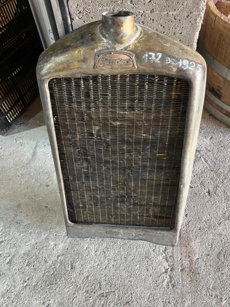 Radiateur calandre PEUGEOT 172 LesAnciennes.com