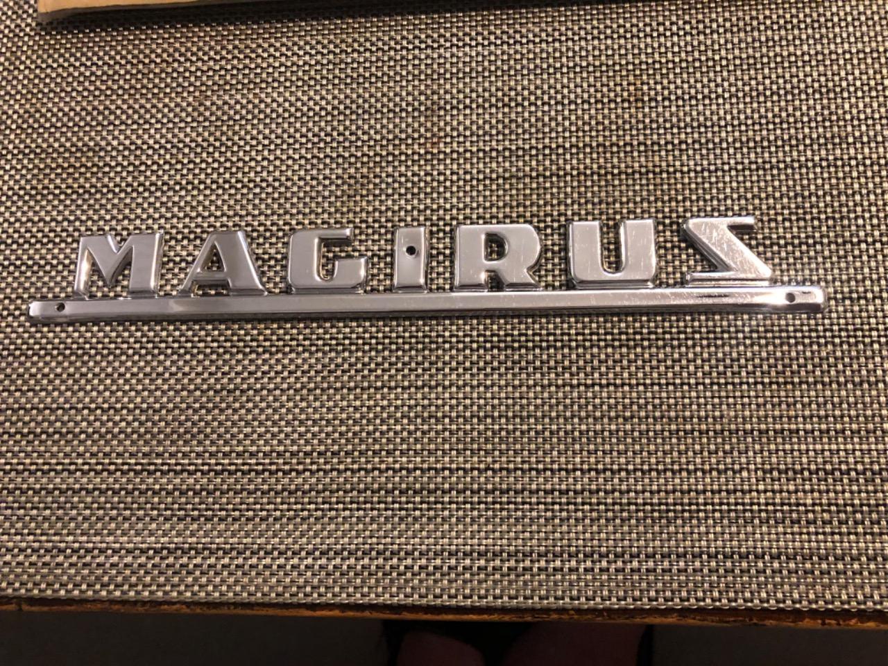 Emblème insigne logo MAGIRUS deutz LesAnciennes.com