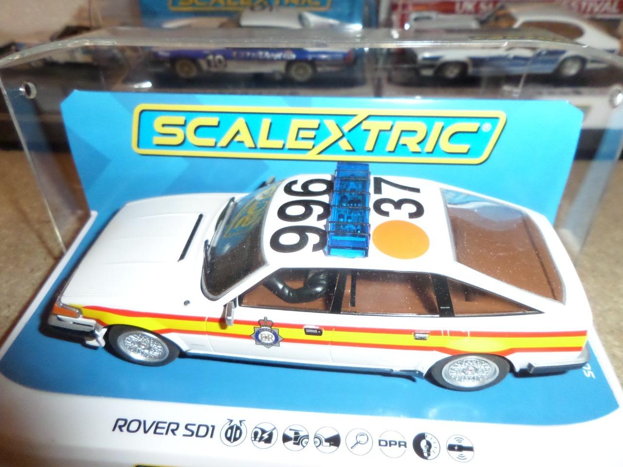 VOITURE DE CIRCUIT ELECTIQUE ROVER POLICE UK 1/32 LesAnciennes.com