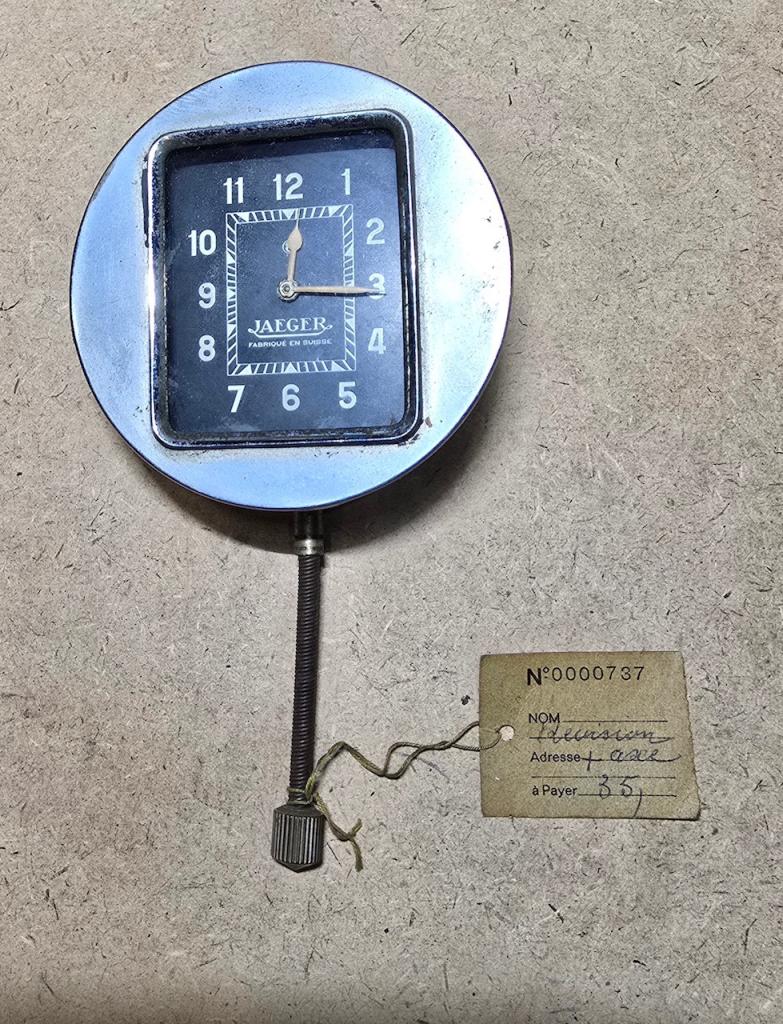 Montre de tableau de bord Jaeger LesAnciennes.com