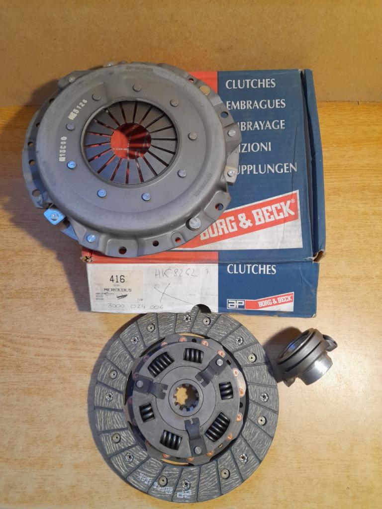 Kit embrayage Mercedes W115 200 230 W123 230 LesAnciennes.com