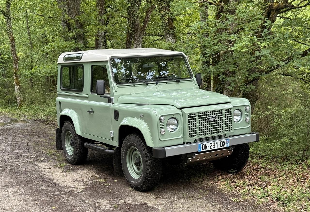 2015 Land Rover Defender 90 LesAnciennes.com