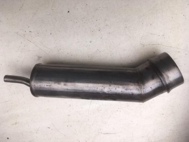 Goulotte remplissage essence VOLVO PV544 LesAnciennes.com