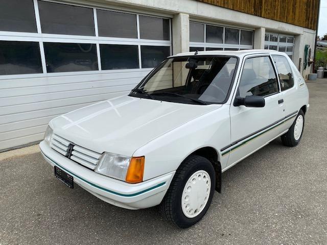 PEUGEOT 205 Green - 1989 LesAnciennes.com