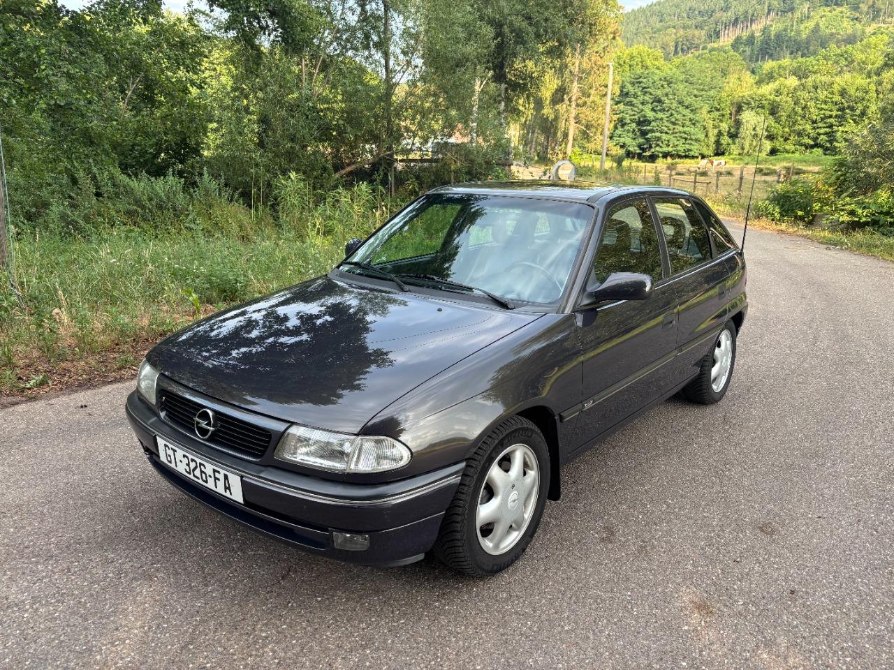OPEL astra 2.0 16V CDX - 1995 LesAnciennes.com
