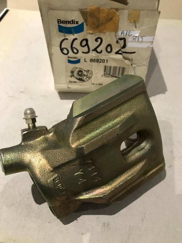 Etrier frein avant gauche neuf RENAULT 12 R15 LesAnciennes.com