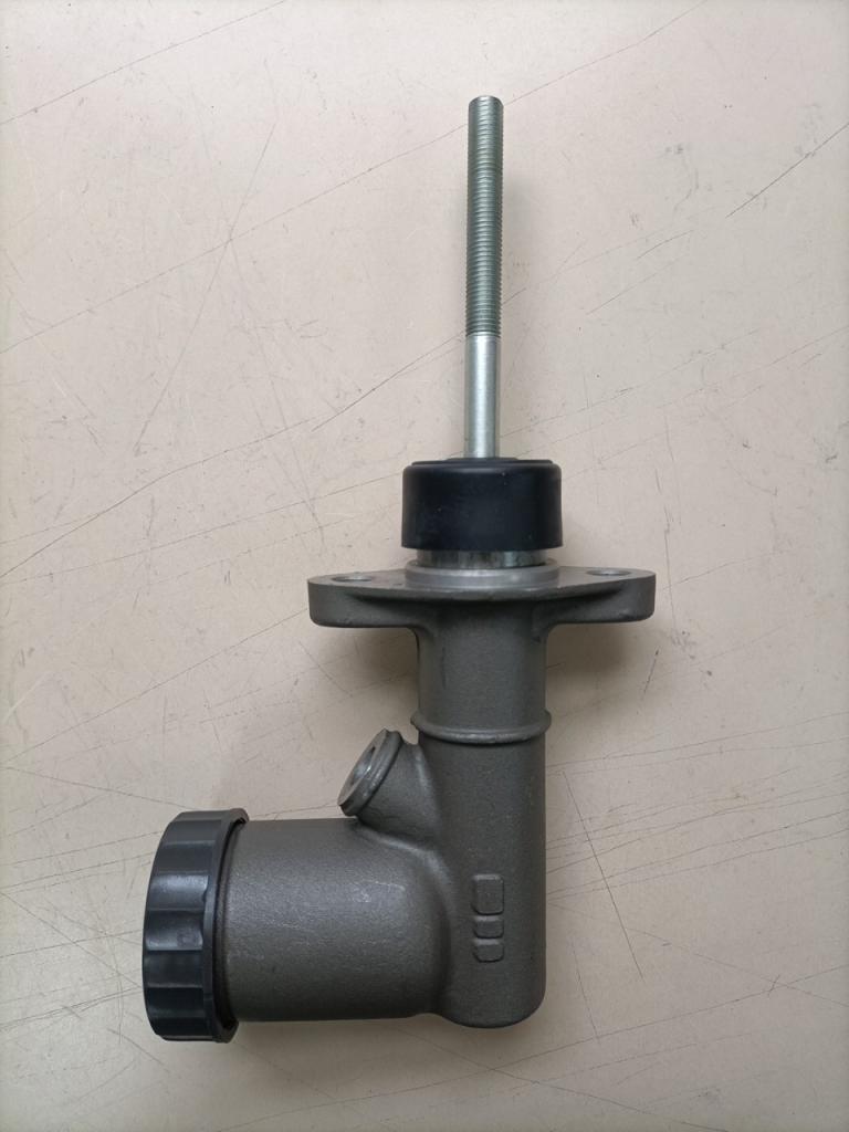 Pompe d' embrayage Maserati 3500 GT LesAnciennes.com