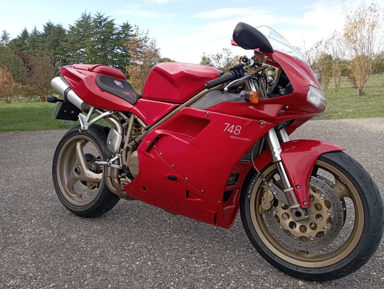 DUCATI 748 Biposto - 1996 LesAnciennes.com