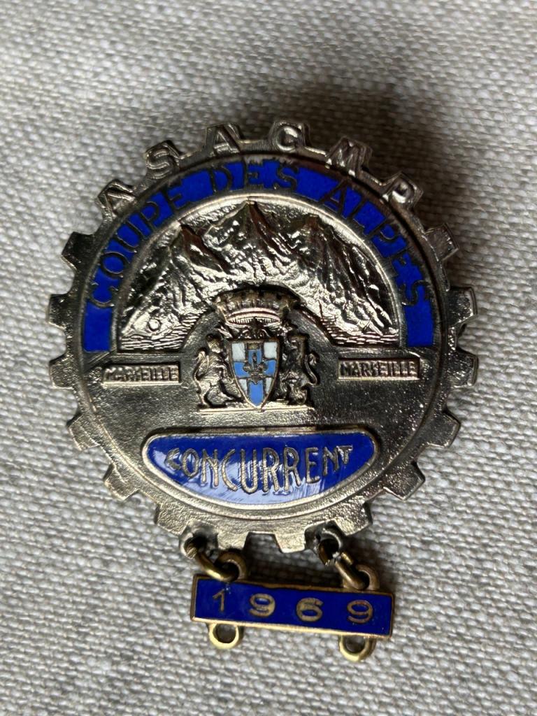BADGE EPINGLETTE RALLYE COUPE DES ALPES 1969 LesAnciennes.com