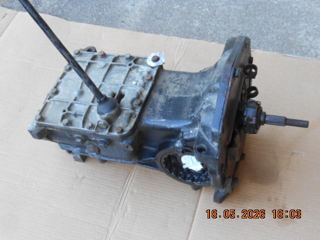 Lot de pièces RENAULT 4L (R4L) LesAnciennes.com