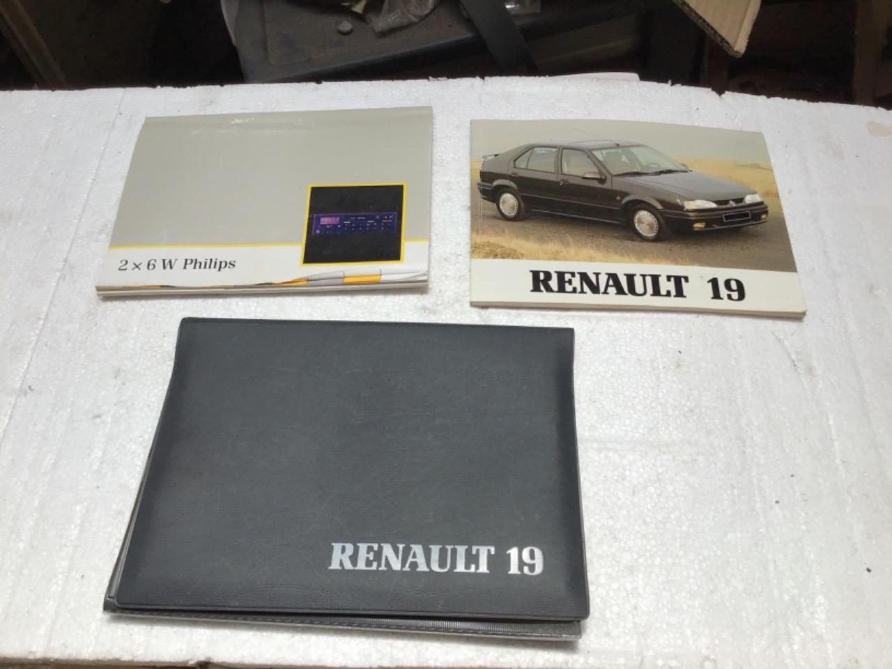 CARNET CONDUITE ENTRETIEN RENAULT 19 LesAnciennes.com