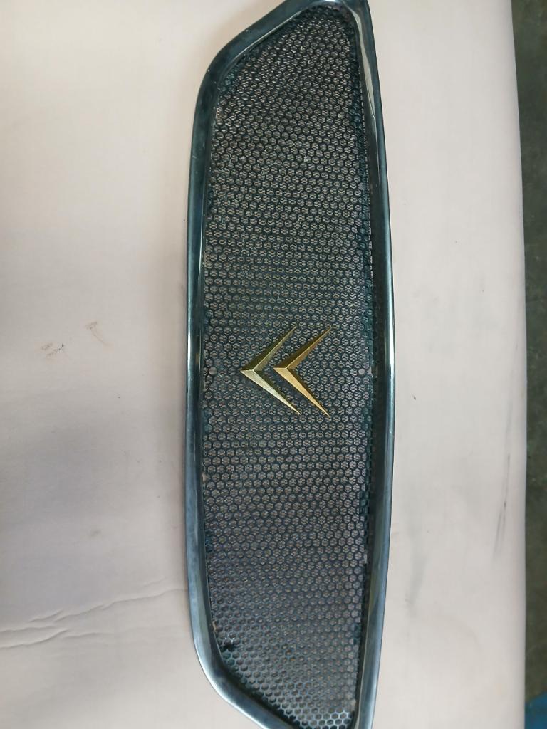 Calandre CITROEN Ami 8 LesAnciennes.com