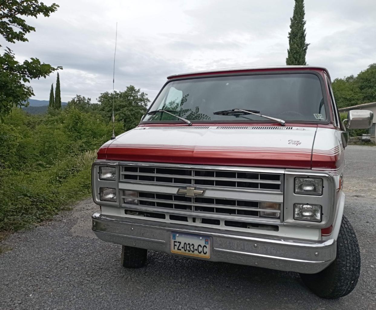 CHEVROLET Chevy Van G20 cozy craft - 1985 LesAnciennes.com