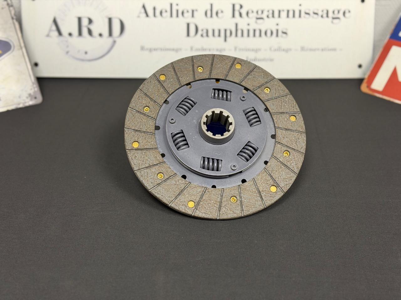 Disque embrayage RENAULT Colorale et Prairie LesAnciennes.com