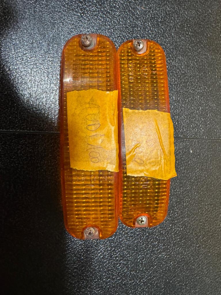 Cabochon AUDI 100 LesAnciennes.com