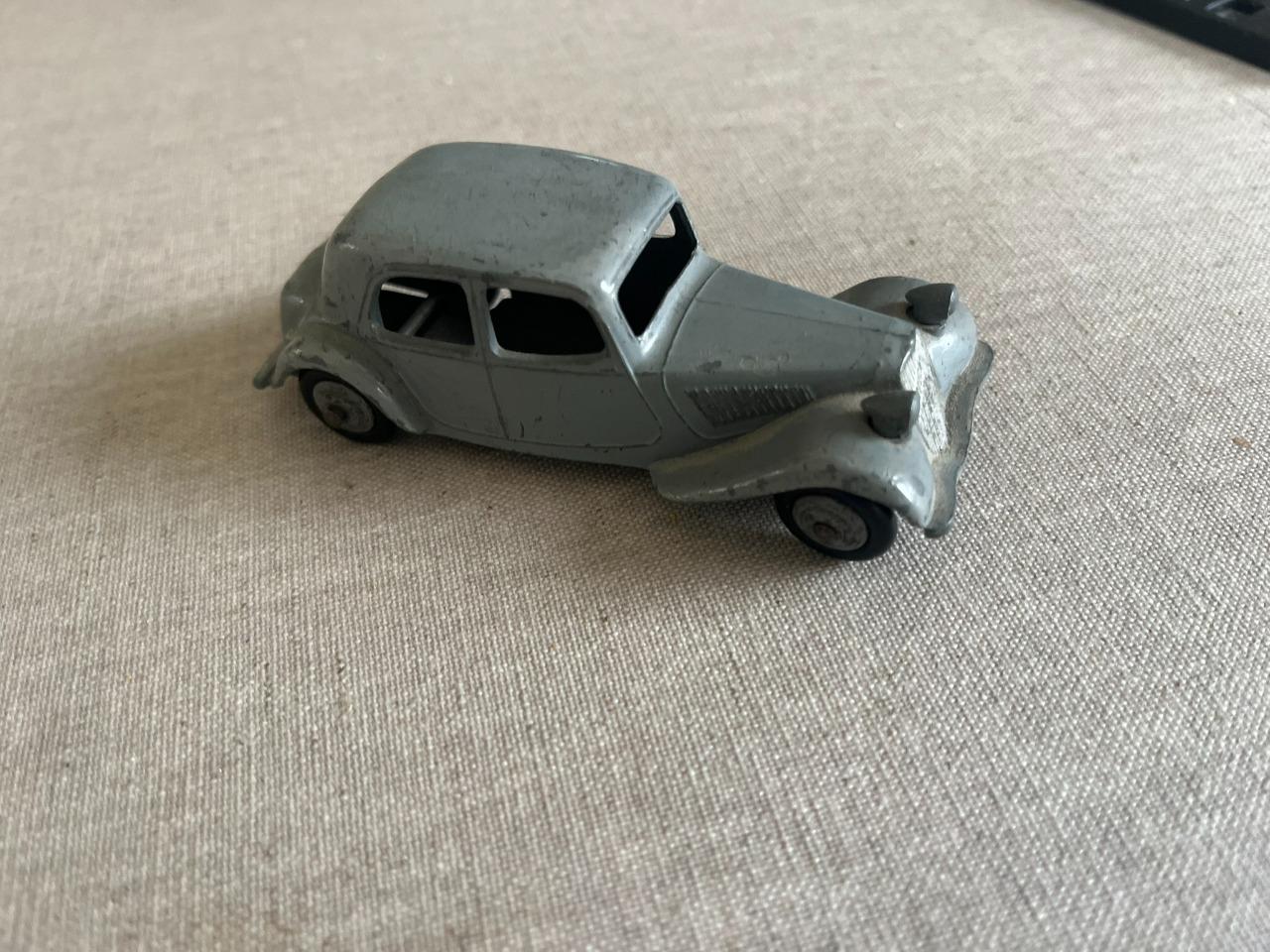 DinkyToys FranceCitroën Traction 11BL LesAnciennes.com