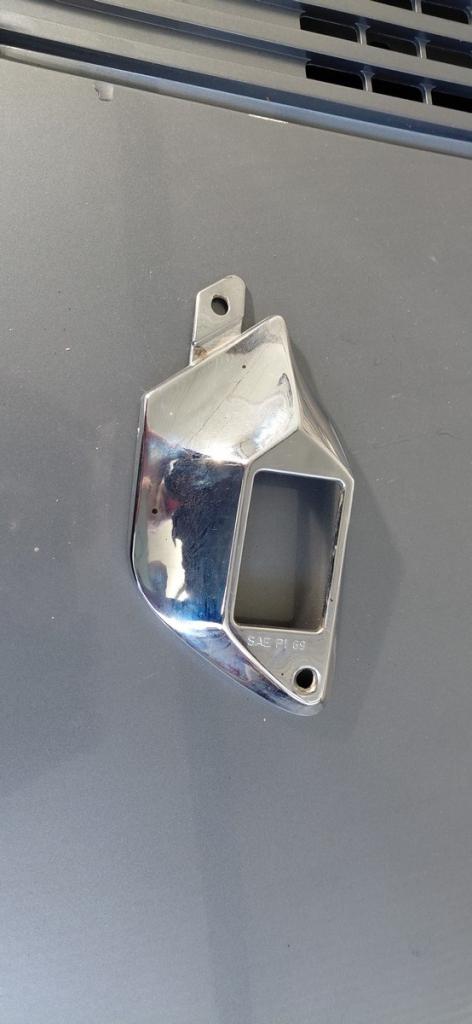 Socle lateral avg CITROEN DS export LesAnciennes.com