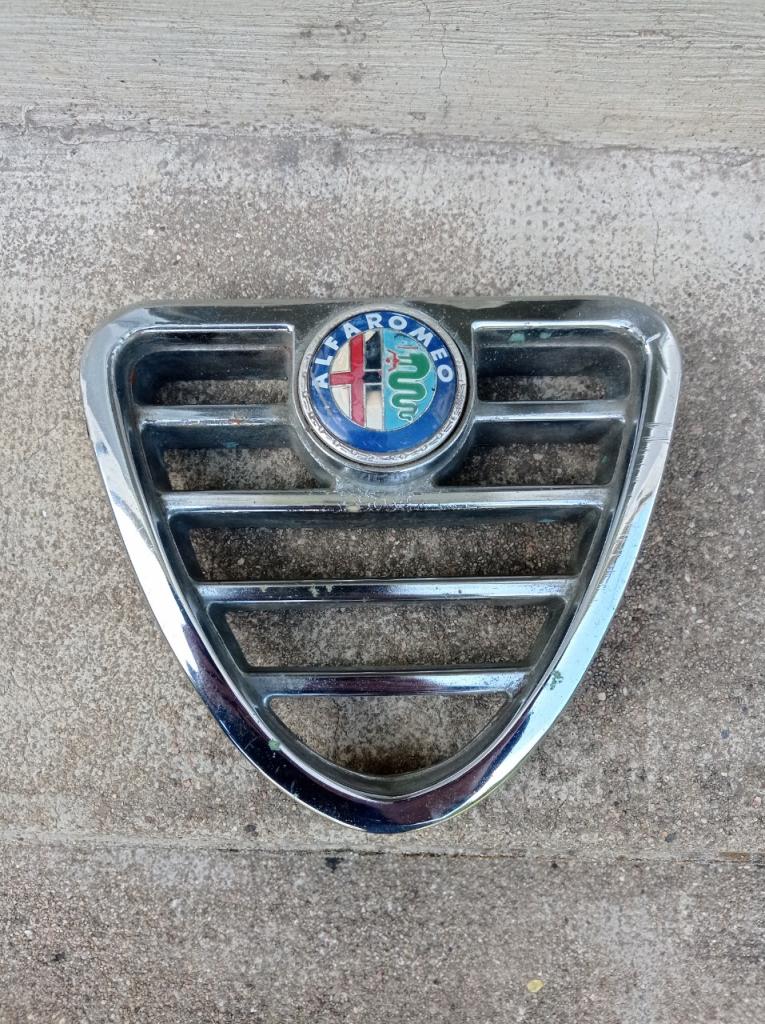 Grille centrale ALFA ROMEO Alfasud LesAnciennes.com