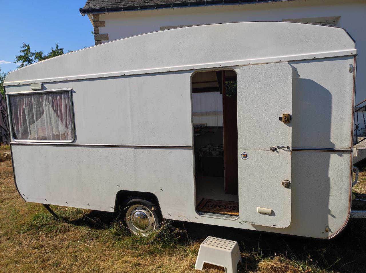 Caravane 1969 LesAnciennes.com