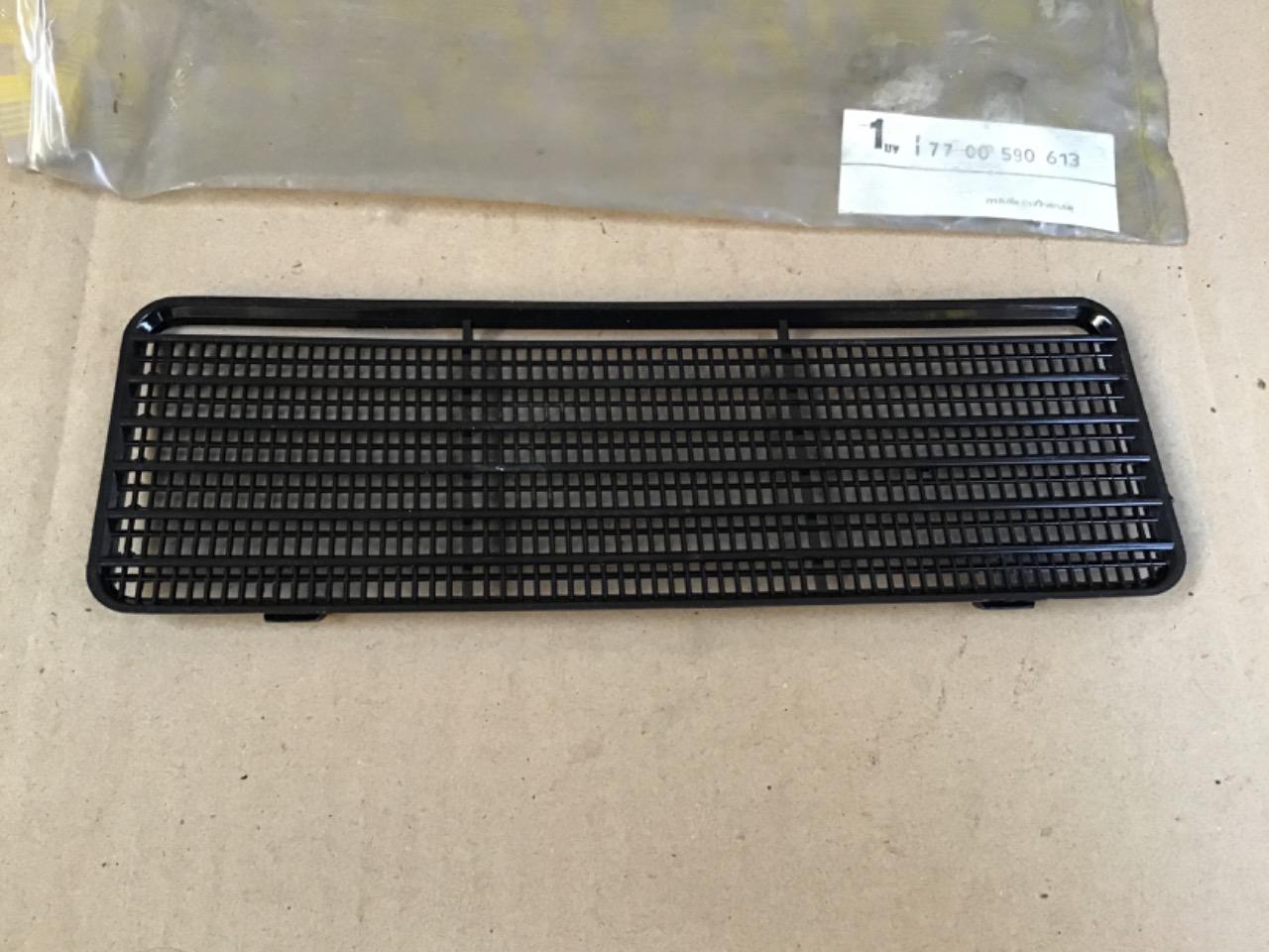 GRILLE AÉRATION NEUVE RENAULT 14 (R14) LesAnciennes.com