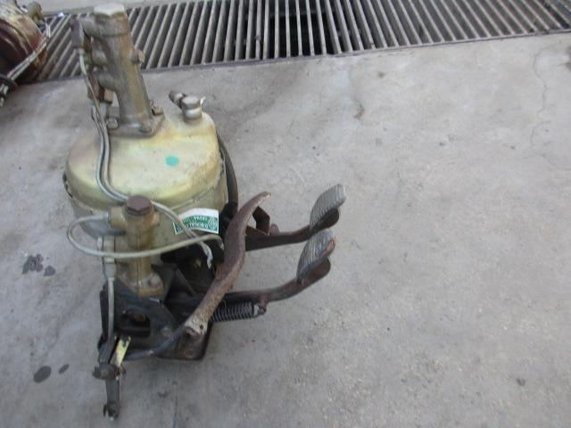 Pèdalier et servofrein Fiat Dino 2000 LesAnciennes.com