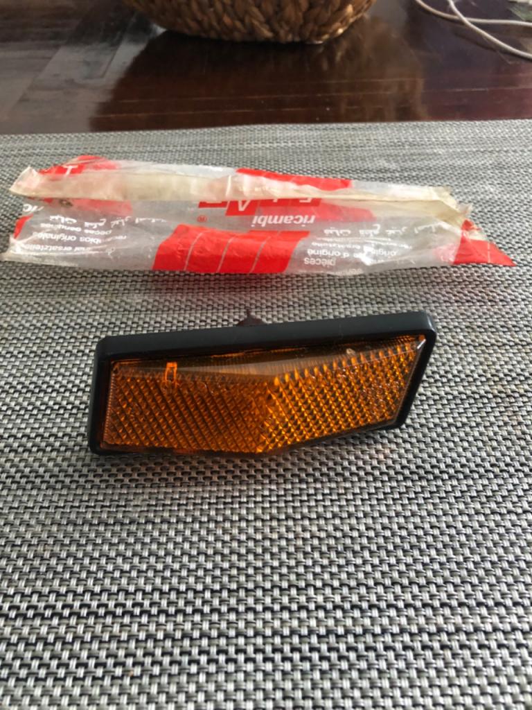 Feu clignotant latéral FIAT 128 131 132 LesAnciennes.com