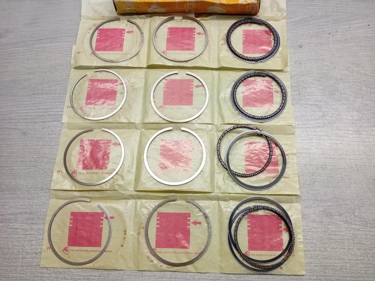 SB951628 SEGMENTS PEUGEOT 104 MOT. XW3 D.72MM STD LesAnciennes.com