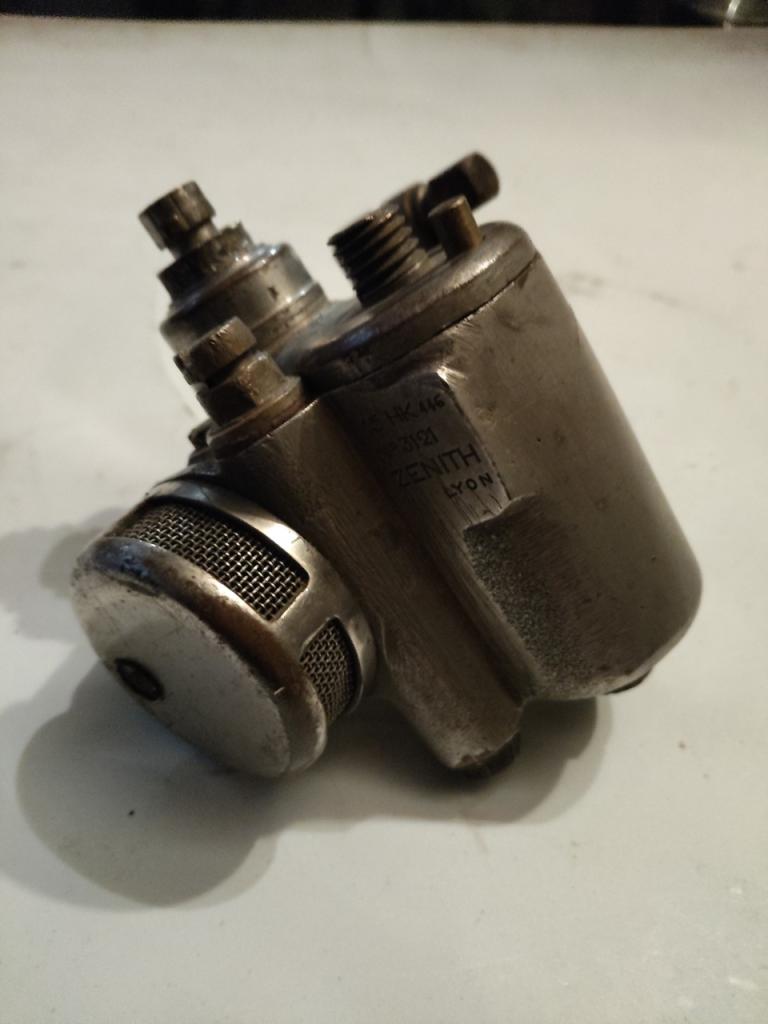Carburateur Zénith en bronze nikelé LesAnciennes.com