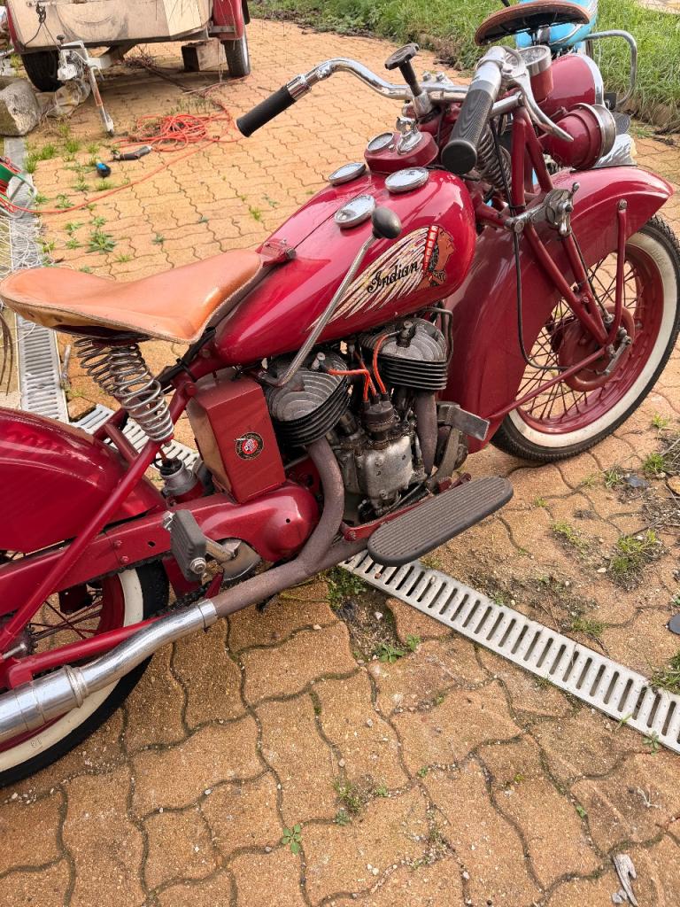 INDIAN Scout - 1945 LesAnciennes.com
