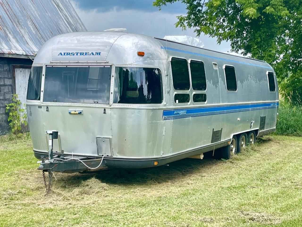 Airstream Excella 1000 – 34 pieds – 1997 – Triple LesAnciennes.com