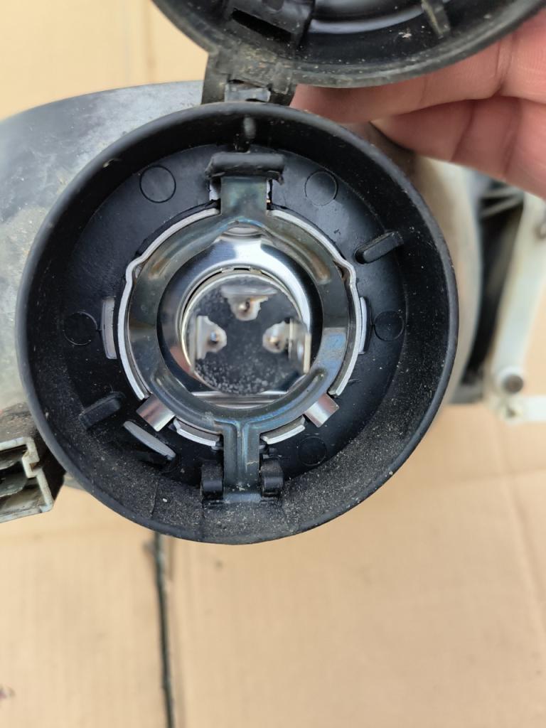 Phare PEUGEOT 106 LesAnciennes.com