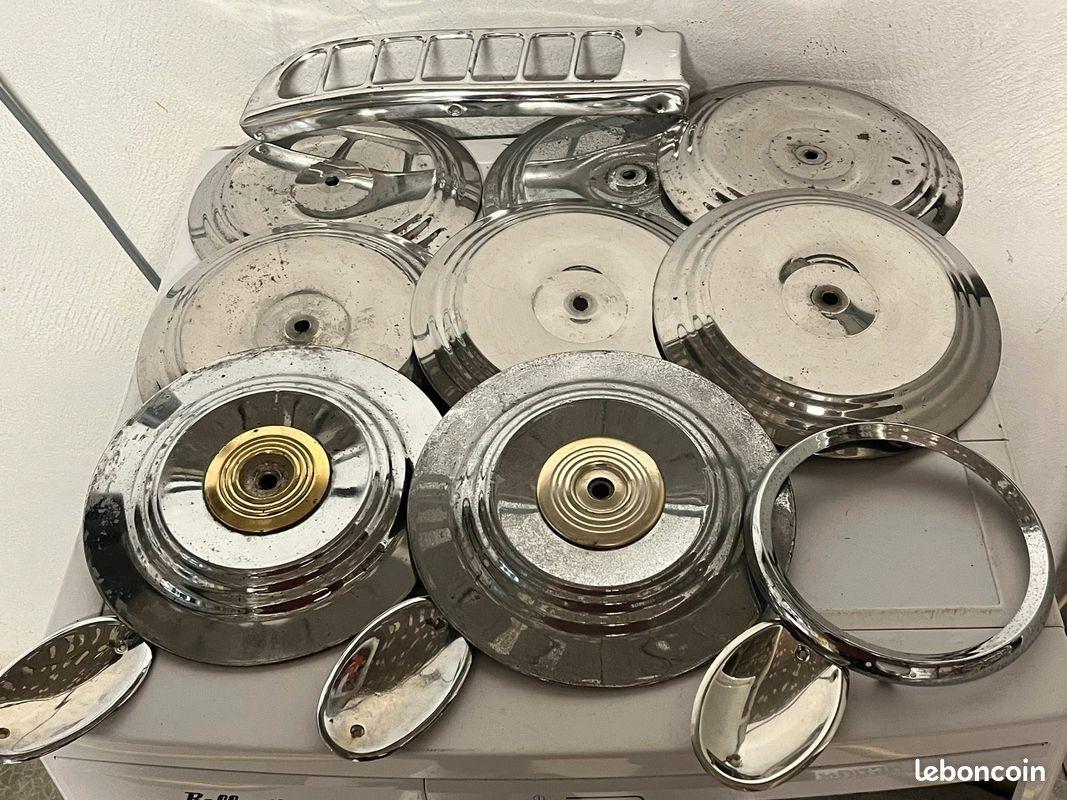 Lot de pièces RENAULT Dauphine LesAnciennes.com