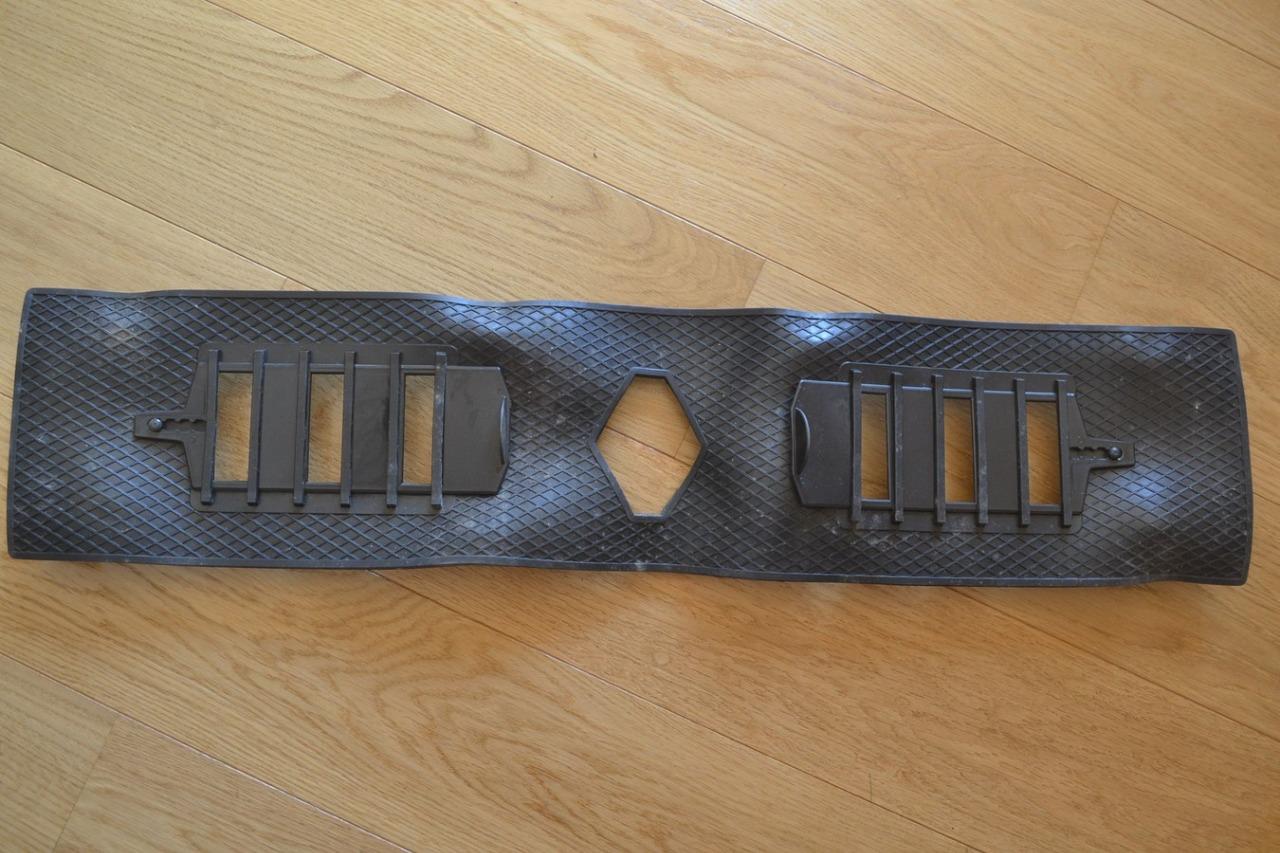 Ecran de calandre RENAULT 6 (R6), neuf LesAnciennes.com