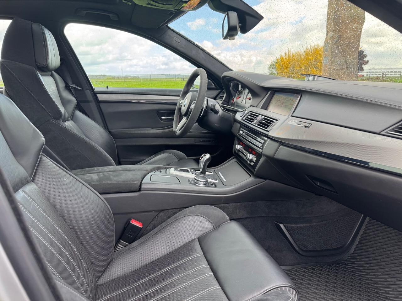 BMW M5 Édition 30 Jahre 4.4l V8 600ch - 2015 LesAnciennes.com