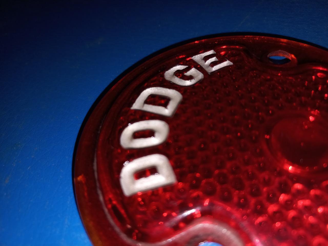Verre rouge DODGE Autres9 LesAnciennes.com