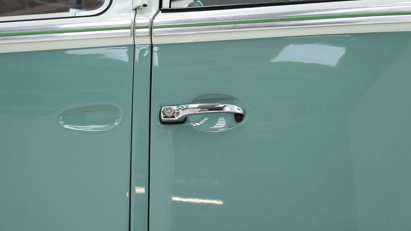 VOLKSWAGEN T1 Kombi 21 Windows - 1964 LesAnciennes.com
