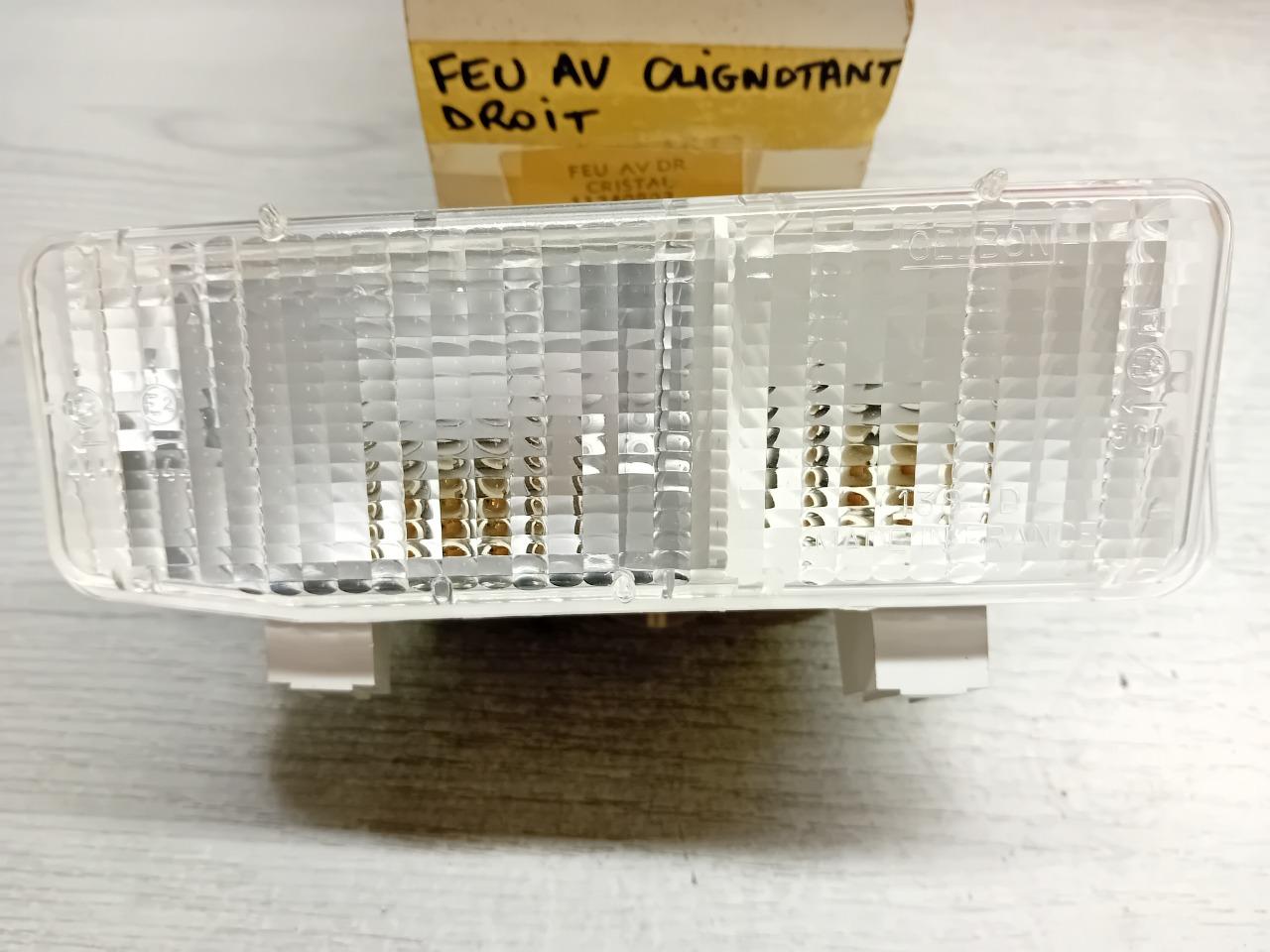 11240803 FEU CLIGNOTANT AVANT DROIT R15 R17 LesAnciennes.com