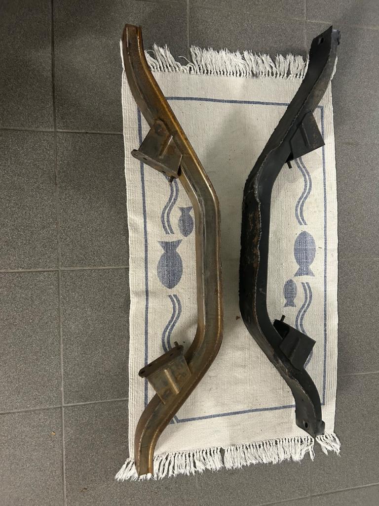 1 traverse arrière de rallye 3 et une de rallye 2 LesAnciennes.com