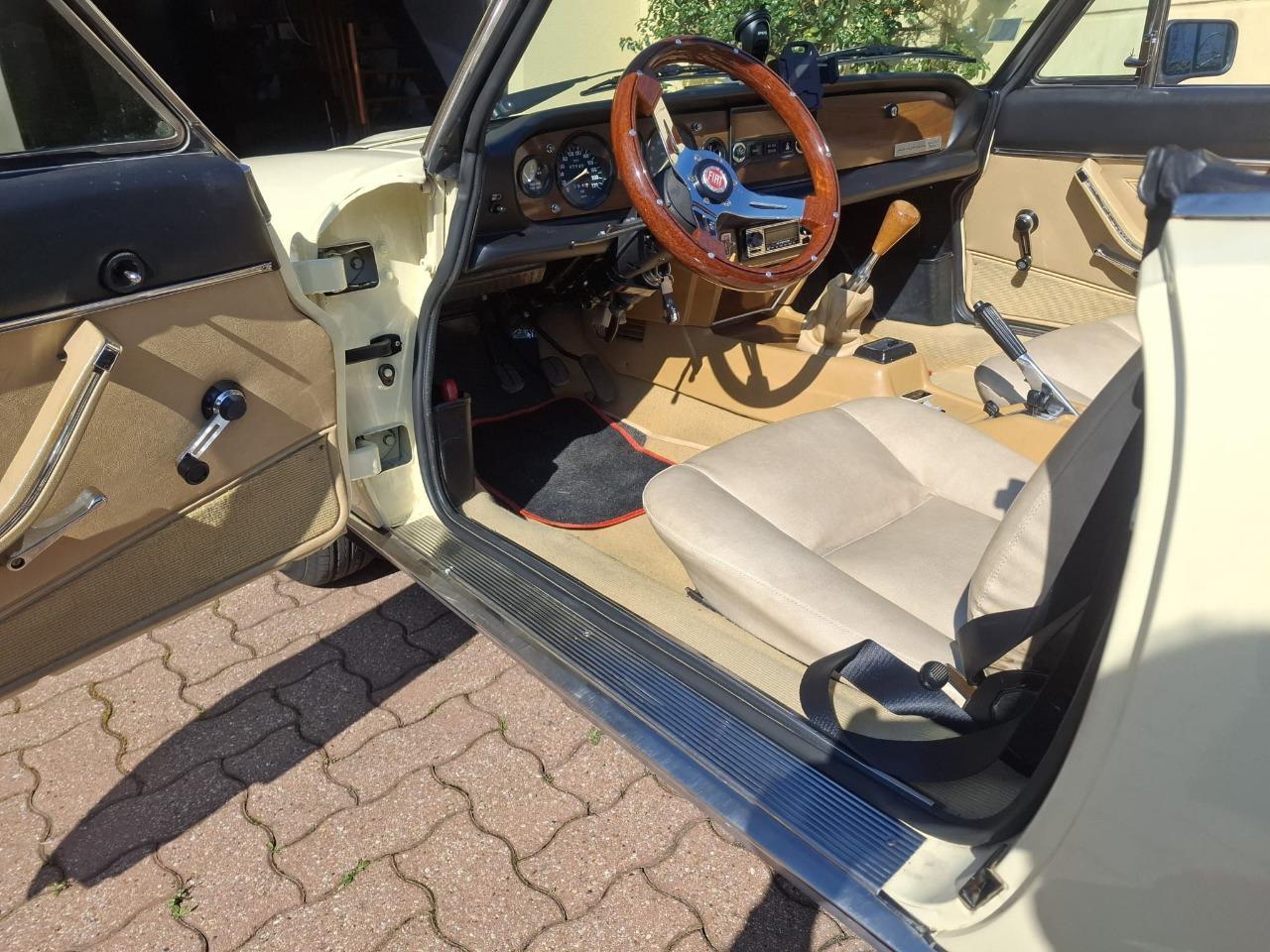 FIAT 124 Spider CS0 - 1981 LesAnciennes.com