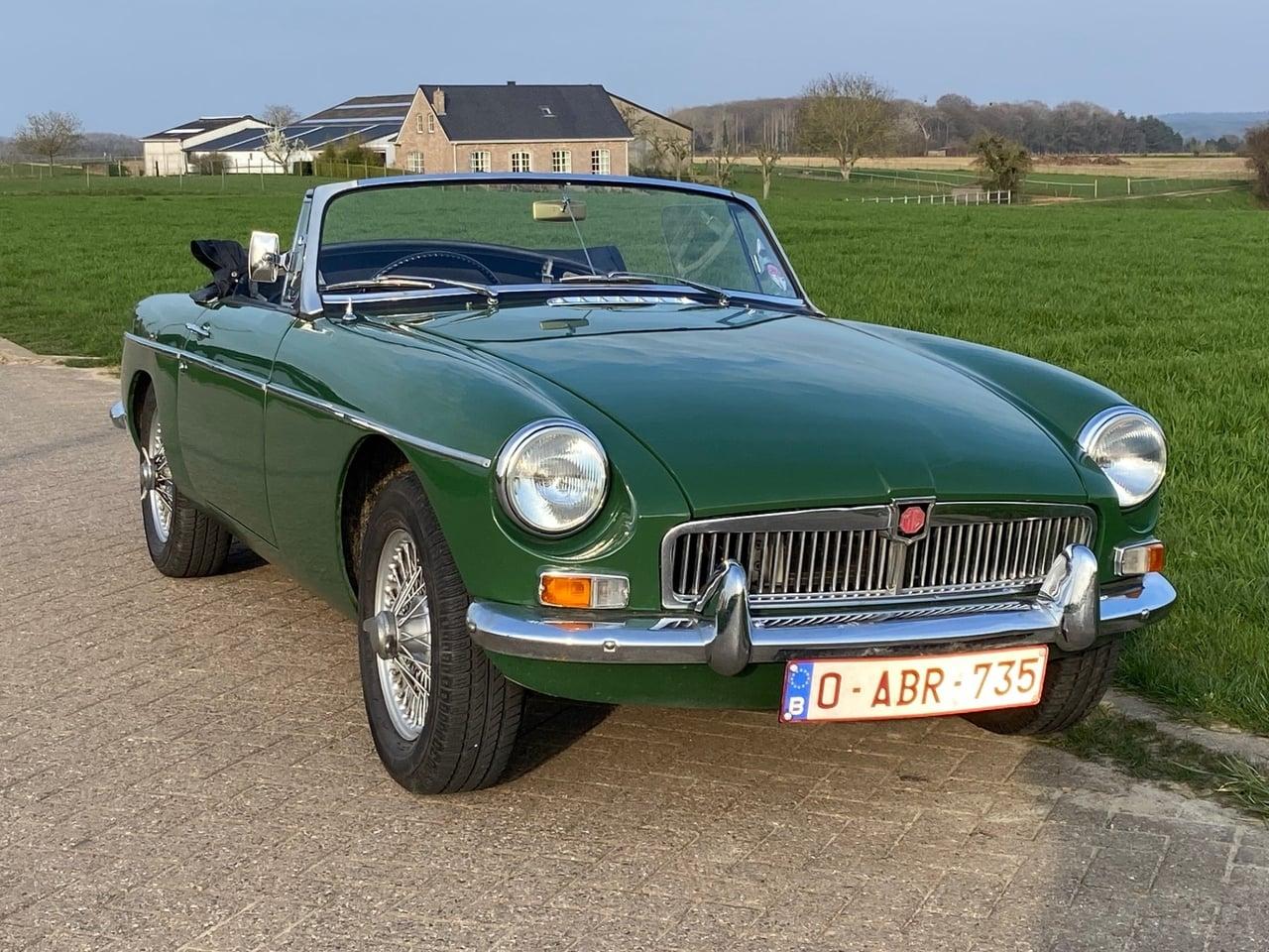 1966 MG MGB LesAnciennes.com