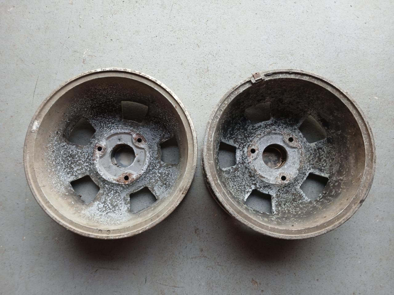2 jantes aluminium PEUGEOT 304 LesAnciennes.com
