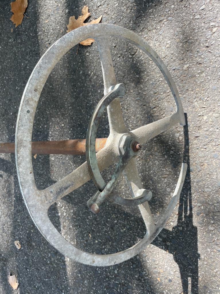 Volant ancetre LesAnciennes.com