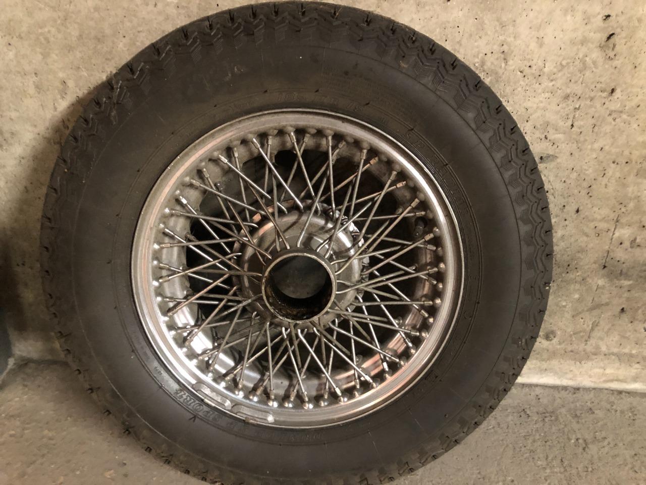 Roues DIVERS Divers Divers LesAnciennes.com