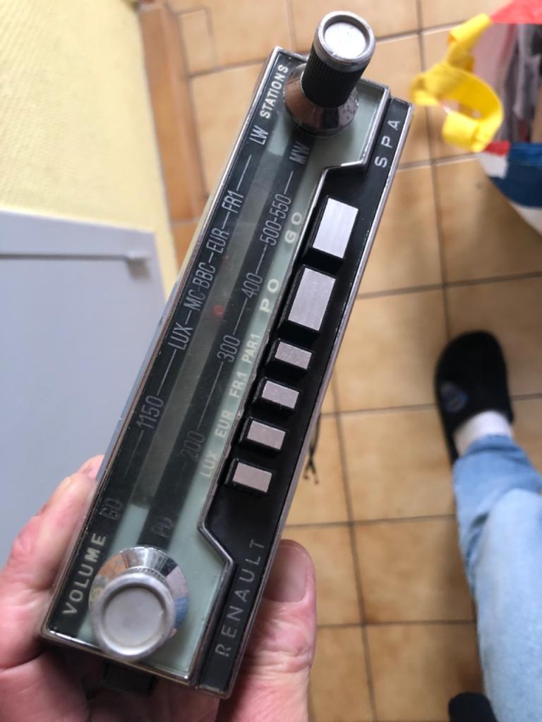 Autoradio RENAULT Caravelle LesAnciennes.com