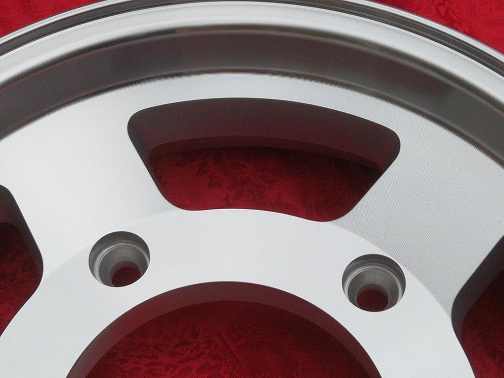 1 pc. jante Volkswagen Beetle Kafer Maggiolino T1 LesAnciennes.com