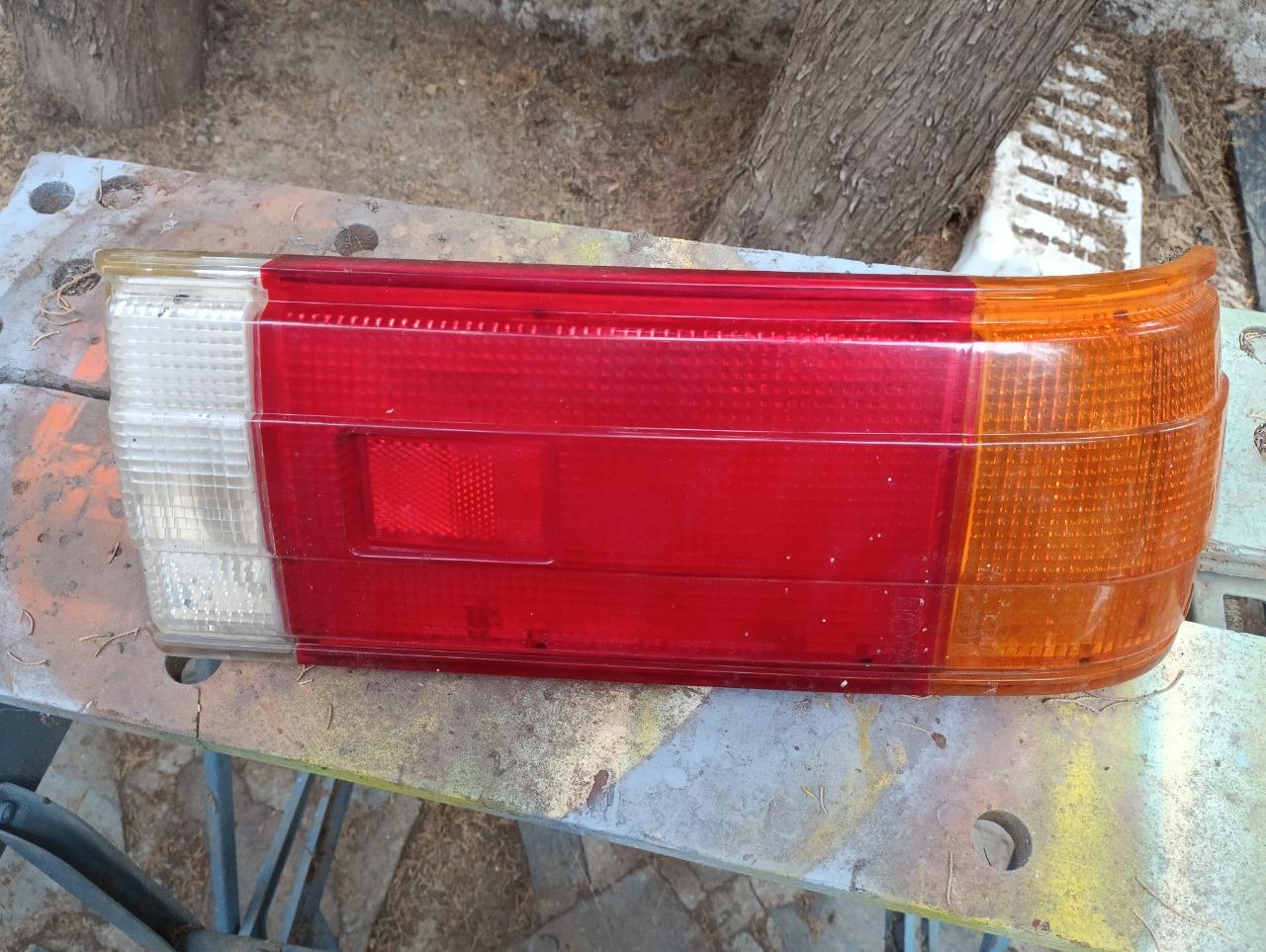 Feu arrière droit MAZDA 323 LesAnciennes.com