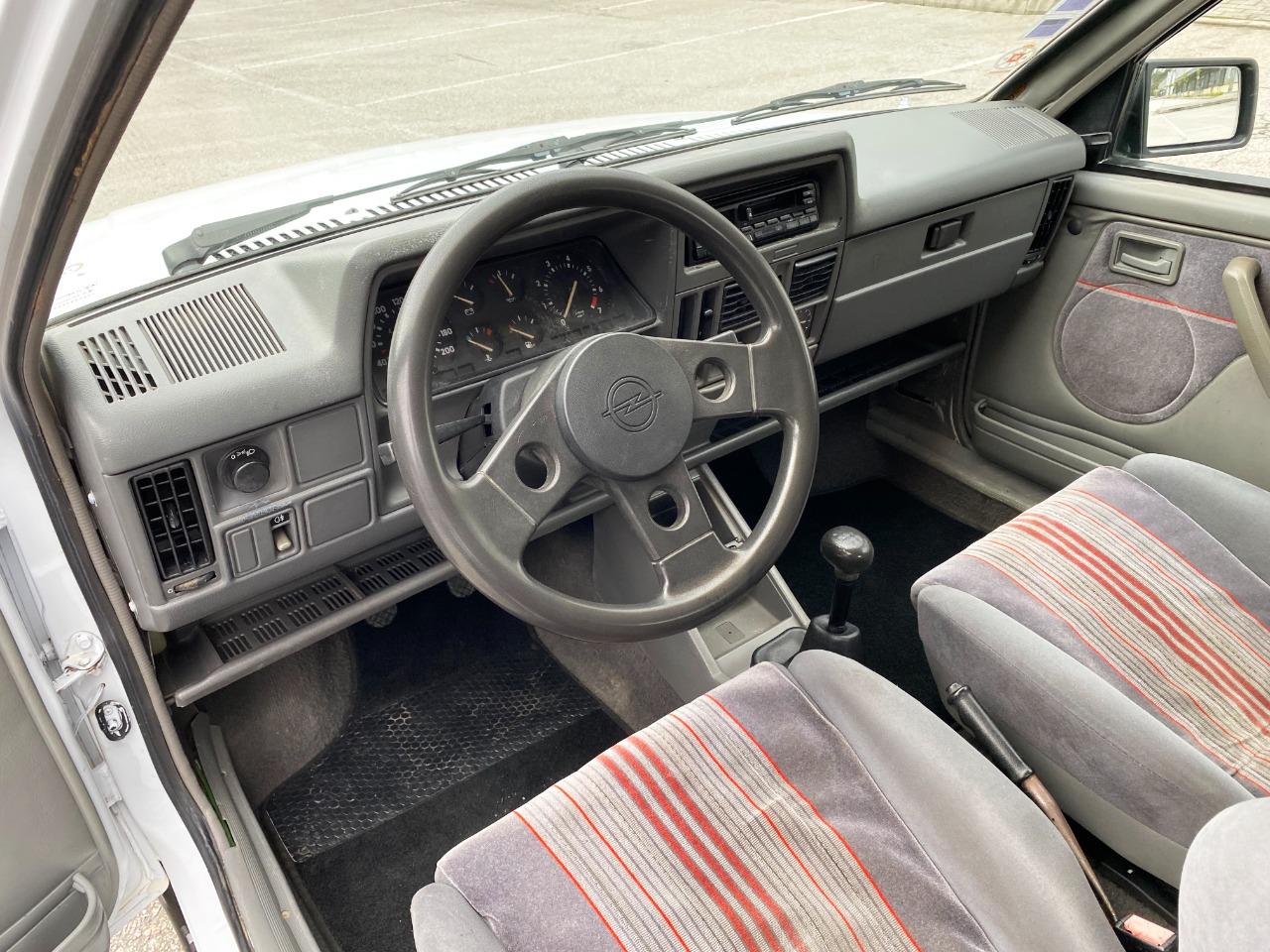 OPEL Corsa GSI - 1990 LesAnciennes.com
