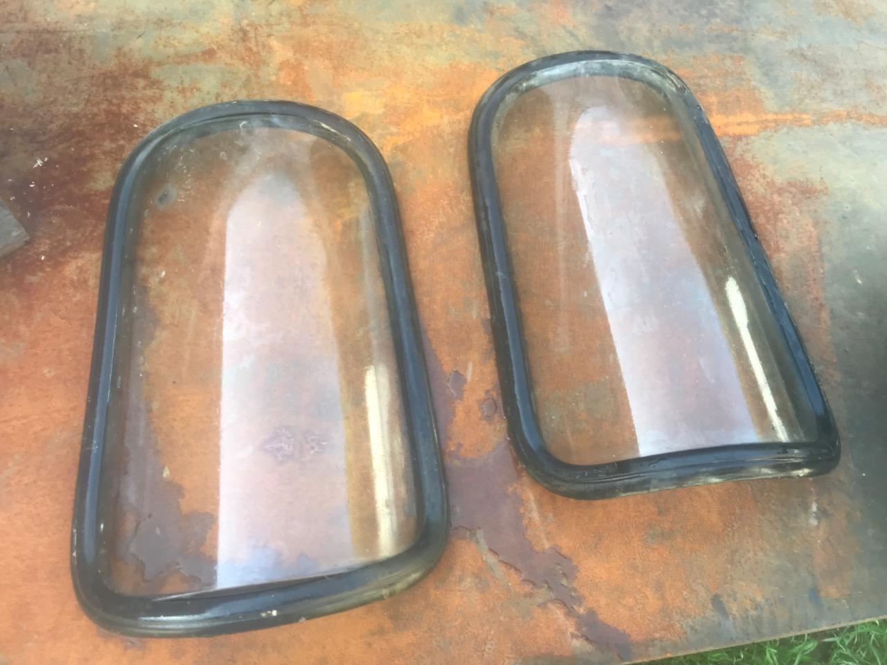 Vitres SAVIEM Sg2 LesAnciennes.com