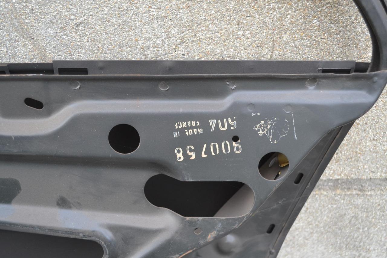 Porte AR DTE PEUGEOT 504 AV 1974 LesAnciennes.com